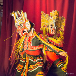 danses en costumes traditionnels